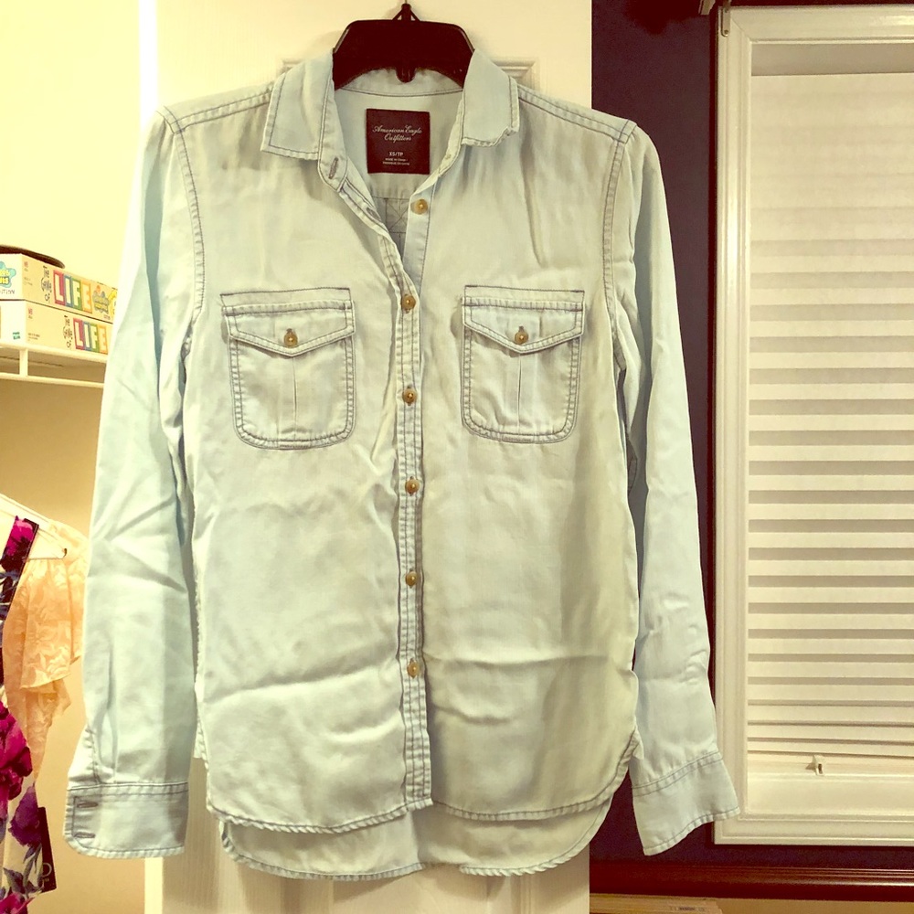 American Eagle Button Up